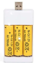 zestaw-3-sztuk-baterii-aa-700mah-z-uniwersalna-ladowarka-usb