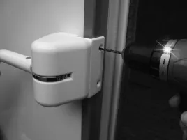 zestaw-montazowy-zabezpieczenia-drzwi-thule-adapter-do-zabezpieczenia-drzwi