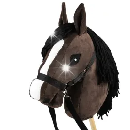 konik-na-kiju-z-kantarem-hobby-horse-skippi-gniady-a3-prezent