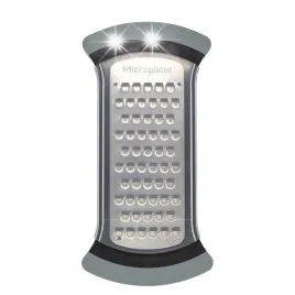 microplane-tarka-do-tarcia-kuchenna-nakladka-na-mise-ostra-uniwersalna