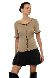 trendyol-sweter-damski-bezowy-z-falbana-i-guzikami-krotki-rekaw-m-5ea