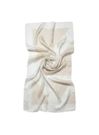 calvin-klein-jedwabiana-apaszka-w-stylowej-odslonie-bez-i4b