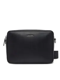 calvin-klein-czarna-listonoszka-z-logo-i-gladkim-wykonczeniem-21x15x7cm-2da