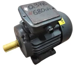 tamel-silnik-trojfazowy-380v-037kw-680obr-m-zeliwny-na-lapach-2sg90s8