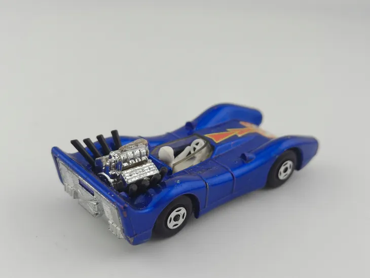 matchbox-blue-shark-stan-nowy