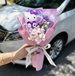 bukiet-hello-kitty-sztuczne-kwiaty-prezent-na-walentynki-dla-niej