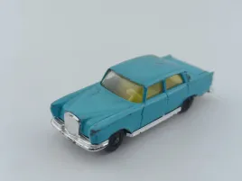 husky-mercedes-220