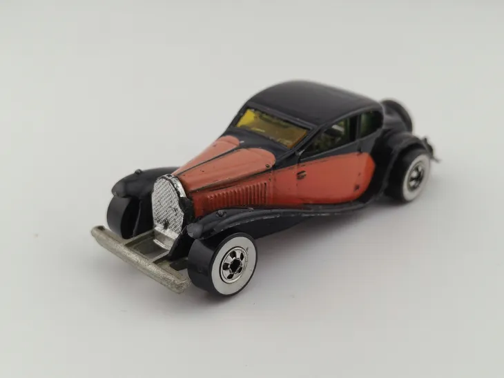 hot-wheels-37-bugatti-whitewalls