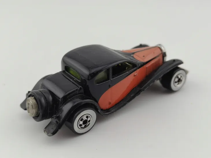 hot-wheels-37-bugatti-whitewalls-stan-nowy