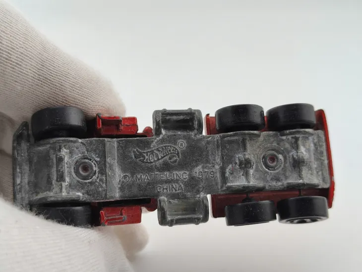 hot-wheels-peterbilt-dump-big-ed-s-cement-marka-hot-wheels
