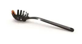 fiskars-ff-lyzka-do-makaronu-nitki-spaghetti-otwor-do-odmierzenia-1-porcji