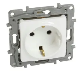 niloe-gniazdo-pojedyncze-schuko-16-a-250-v-z-przeslonami-biale-764529