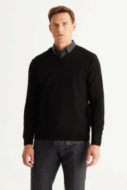 czarny-sweter-meski-z-dekoltem-w-szpic-100percent-akryl-l-5ga