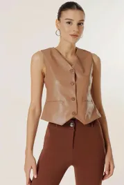 elegancka-brazowa-kamizelka-damska-ze-skorzana-faktura-l-5ga