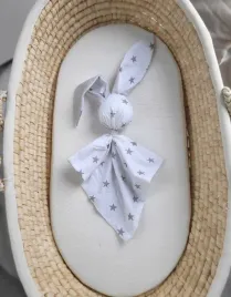 miekka-przytulanka-doudou-kocyk-kroliczek-z-bawelny-gwiazdki-szare-szary