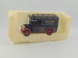 lledo-model-black-van-walkers-boxed-stan-nowy