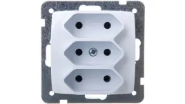 karo-gniazdo-potrojne-b-u-2-5a-euro-biale-gp-3s-m-00