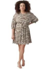 vero-moda-sukienka-plus-size-z-wzorem-zebry-i-paskiem-50-j9b