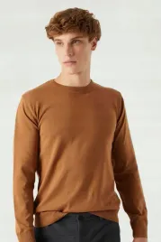 sweter-meski-bezowy-w-klasycznym-stylu-z-okraglym-dekoltem-m-5ga