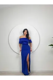 elegancka-sukienka-maxi-chabrowa-z-rozcieciem-i-odkrytymi-ramionami-s-5ia