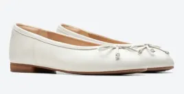 clarks-biale-baleriny-skorzane-z-kokardka-na-podeszwie-brazowej-39-j8a