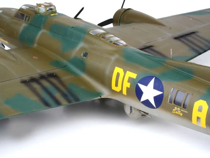 b-17f-memphis-belle-1-48-stan-zlozenia-zlozony