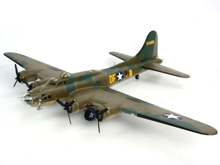 b-17f-memphis-belle-1-48-model-boeing-b-17f-memphis-belle