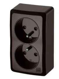 berg-gniazdo-podwojne-z-uziemieniem-n-t-2x2p-z-16a-brazowy-3743-05