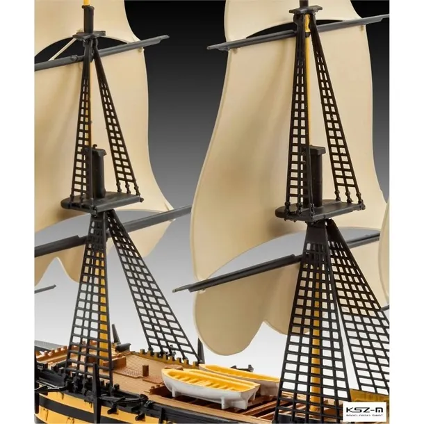model-set-h-m-s-victory-wiek-14-lat