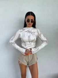 bluzka-by-me-skin-print-letters-waniliowa