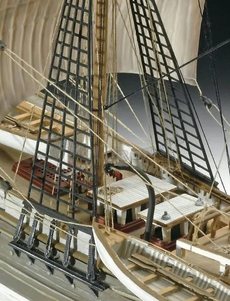 model-set-h-m-s-beagle-model-65458