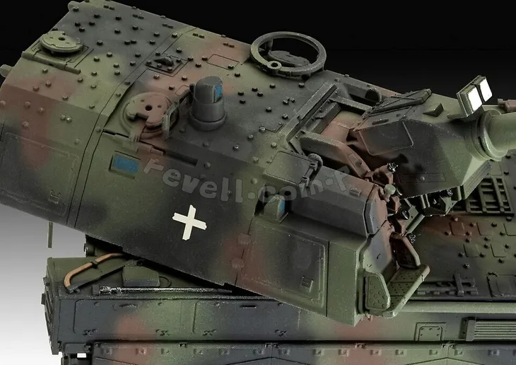 model-set-panzerhaubitze-2000-okladka-twarda