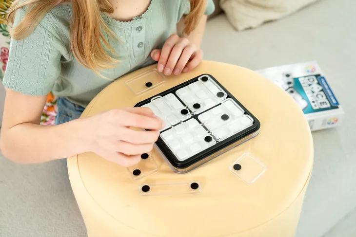 smart-games-dice-deduction-eng-iuvi-games-bohater-brak