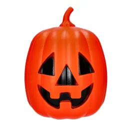dynia-dekoracyjna-pomaranczowa-swiecaca-na-halloween-przed-dom