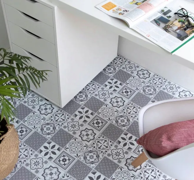 plytka-podlogowa-samoprzylepna-szara-mozaika-patchwork-pcv-kolekcja-d-c-floor