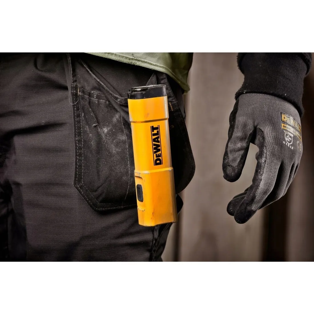 2x-dewalt-latarka-led-usb-dcl183