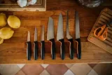 2x-fiskars-noz-do-miesa-functional-form-dlugosc-ostrza-21-cm