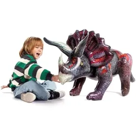 triceratops-nadmuchiwana-zabawka-dinozaura-na-impreze-przy-basenie-zabawka