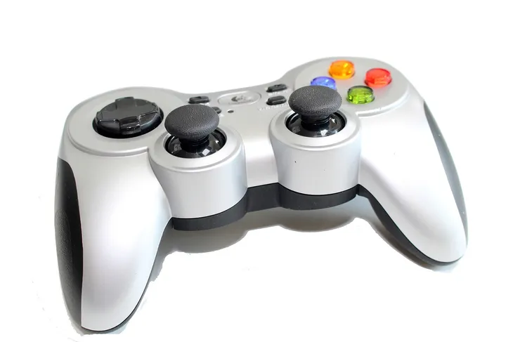2x-joypad-logitech-f710-zlacza-usb
