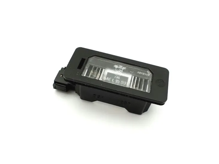 oryginalna-lampka-tablicy-rejestracyjnej-bmw-e39-e60-e61-e90-e92-e91-e71-producent-czesci-bmw-oe
