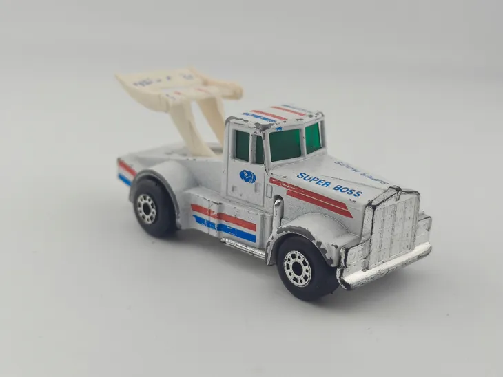 matchbox-kenworth-super-boss-stan-nowy