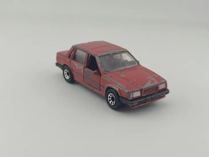 matchbox-volvo-760-stan-nowy