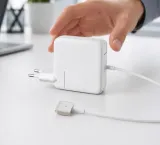 usb-c-power-adapter-280w-1-8a-biala-do-laptopow-apple