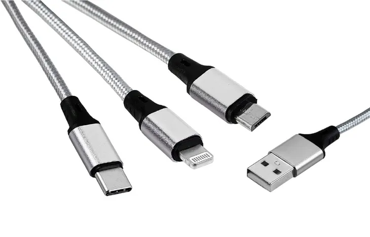 Kabel USB 3w1 do ładowania urządzeń ze złączami Lightning Micro USB i USB-C