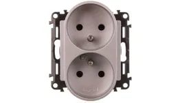 valena-life-gniazdo-podwojne-2p-z-z-przeslona-aluminium-753390