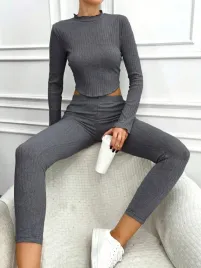 dc44102-shein-prazkowany-komplet-top-z-dlugim-rekawem-legginsy-30-m