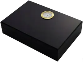 humidor-podrozny-czarny-z-drewnem-cedrowym-wraz-z-humidor-brevier-w-kolorze