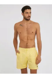 guess-zolte-spodenki-meskie-z-geometrycznym-wzorem-xxl-gga