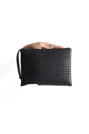 capone-outfitters-czarna-listonoszka-damska-z-efektem-plecionej-skory-5fa