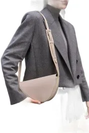 madamra-mala-bezowa-listonoszka-z-polokraglym-ksztaltem-5fa